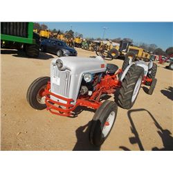 FORD 600 FARM TRACTOR, S/N 122302, 3 PTH, PTO, 12.4-28 REAR TIRES, 6.50-16 FRONT TIRES, METER READIN