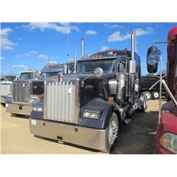 2005 KENWORTH W900 T/A TRUCK TRACTOR, S/N 1XKWDB9X75J086133, 475 HP CAT C15 DIESEL ENG, 13 SPD TRANS
