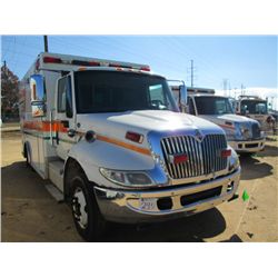2006 INTERNATIONAL 4300 AMBULANCE, S/N 1HTMNAAM86H338608, IHC DT466 DIESEL ENG, A/T, 12K REARS, 8K F