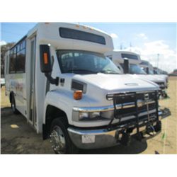 2008 CHEVROLET C4500 15 PASSENGER BUS, S/N 1GBE4V1988F413673, DURAMAX DIESEL ENG, A/T, 13.5K REARS, 