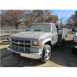 1995 CHEVROLET 3500 HD SERIVCE TRUCK, S/N 1GBKC34FSJ107501, DIESEL ENG, 5 SPD TRANS, TOOL BODY, REAR