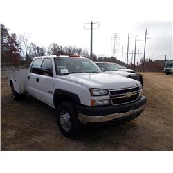2006 CHEVROLET 3500 SERVICE TRUCK, S/N 1GBJC33296F193060, DURAMAX DIESEL ENG, 6 SPD TRANS, CREW CAB,