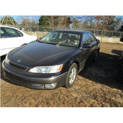 1999 LEXUS 300 SEDAN, S/N JT8BF28GXX5056818, GAS ENG, A/T, ODOMETER READING 177,060 MILES