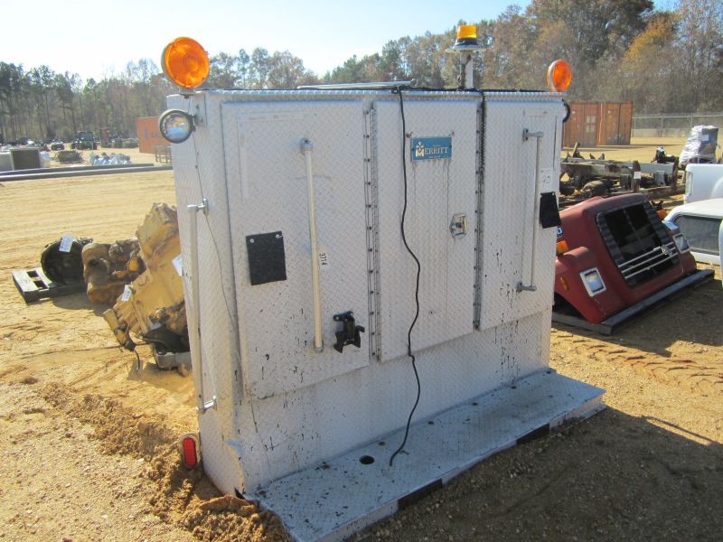 MERRITT ENCLOSED ALUMINUM HEADACHE RACK J.M. Wood Auction Company, Inc.