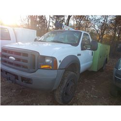 2005 FORD F550 4X4 SERVICE TRUCK, S/N 1FDAF57Y45EB79242, GAS ENG, TOOL BODY, 6406 4 AUTO CRANE, OUTR