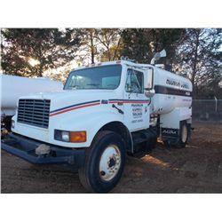 1996 INTERNATIONAL 4900 S/A WATER TRUCK, S/N 1HTSDAAN0TH232961, DT 466 IHC DIESEL ENG, 6 SPD TRANS, 