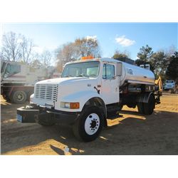 2002 ETNYRE CENTENNIAL ASPHALT DISTRIBUTOR, S/N S3268, 2,000 GAL, IN CAB CONTROLS, MTD ON 2002 INTER