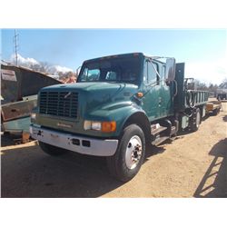 1996 INTERNATIONAL 4900 S/A CREW CAB FLATBED TRUCK, S/N 1HTSDAAN5TH266782, DT766 DIESEL ENG, 6 SPD T