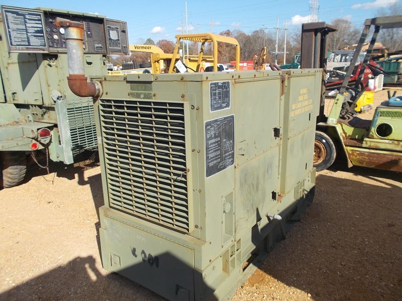 ELECTRIC GENERATOR SET MEP 006A, S/N D202946, DIESEL ENG, 50/60 HZ ...