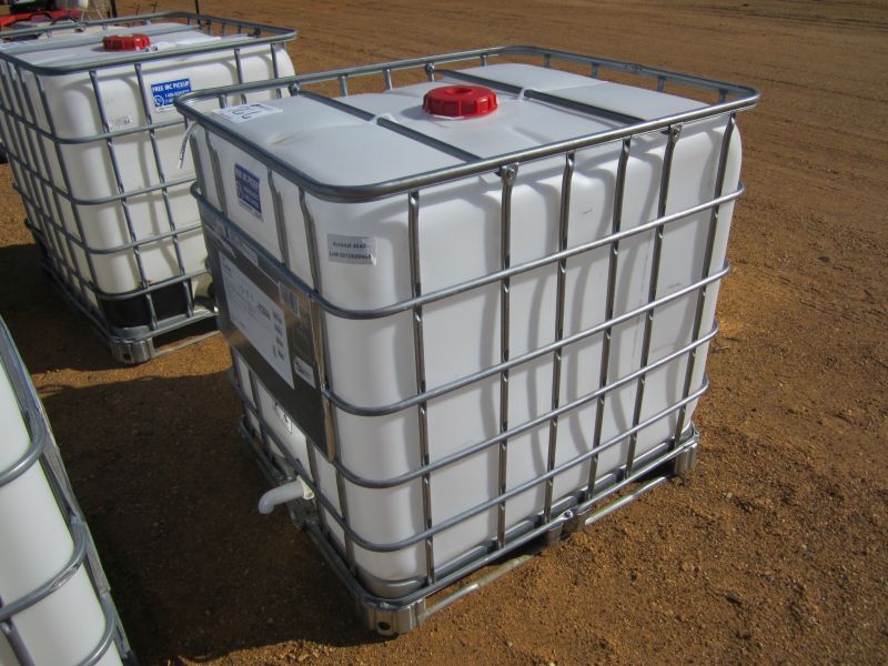 300 GAL PLASTIC STORAGE CONTAINER W/ METAL CAGE & PALLET