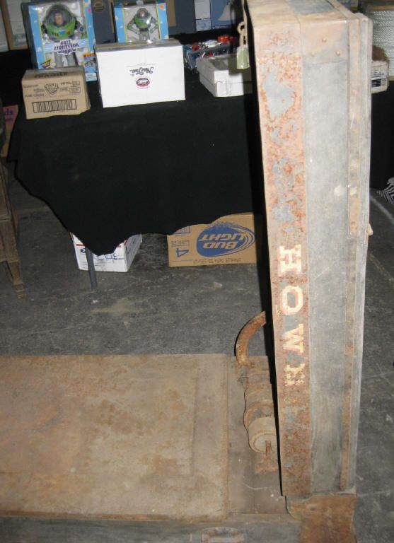 Vintage US Military Portable Scale. HOWE Scale.