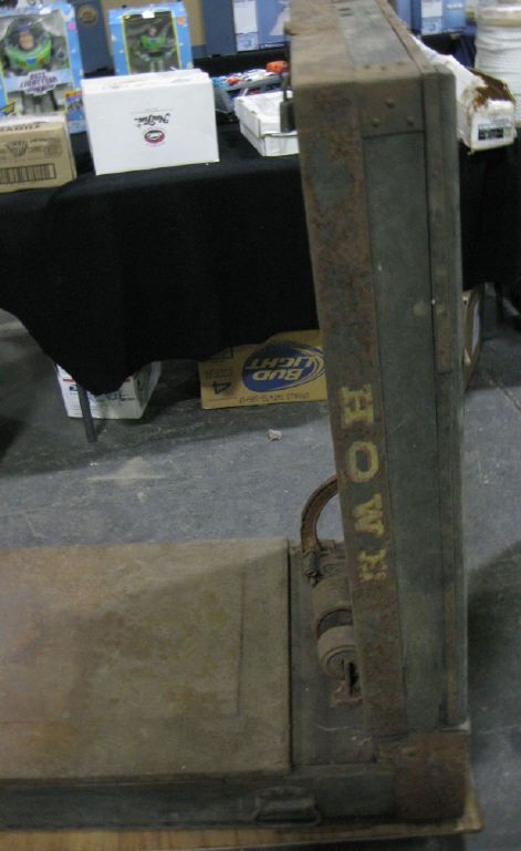 Vintage US Military Portable Scale. HOWE Scale.