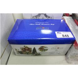 DEPARTMENT 56 SILVER BELLS CHRISTMAS SHOP WITH ORIGINAL PACKAGING
