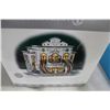 Image 2 : LOT OF 3 DEPARTMENT 56 COLLECTABLES WITH ORIGINAL PACKAGING