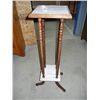 Image 1 : Marble Urn Stand