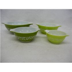 Set of 4 Graduated Pyrex Batter Bowls
