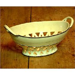 Pierced oval bowl or basket in porcelain. Marked Sewell & Donkinn, England. 1900th century. H 10...