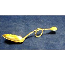 Sugar spoon with twisted handle, 830S, silver. Marked P.O.I., gilded bowl. Length 13,8 cm. NOK 6...