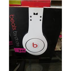 Isolation headphones - White