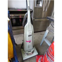 Elegance upright vacuum