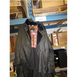 Black men's leather coat - size L