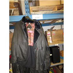 Black men's leather coat - size M