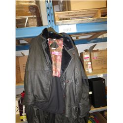 Black men's leather coat - size L