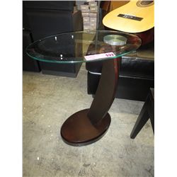 Floating glass size table. 23" x 19" x 12