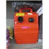 Image 1 : Gas can and pump for a boat