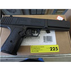 Daisy BB or pellet hand gun
