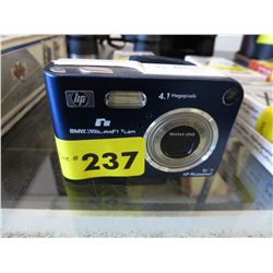 HP Photosmart camera with case