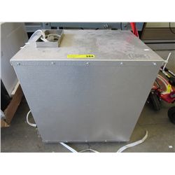 Wine room temperature control air conditioner