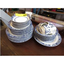 31 pcs of Royal Oak dinner ware in blue & white