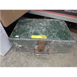 Vintage-Artists metal paint box. 18" x 12" x 7"