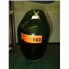 Image 1 : Green art glass vase