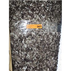 Multi-colour shag carpet. Approx. 7' x 10'