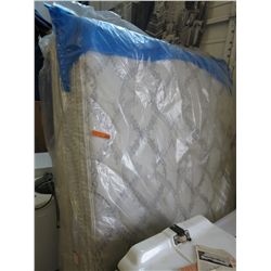 Queen size mattress and box spring