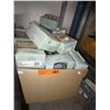 Image 1 : Box of bathroom accessories