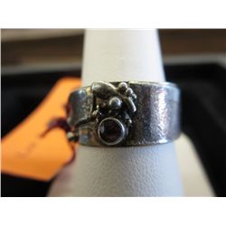 .925 Hand crafted ring with amethyst crystal