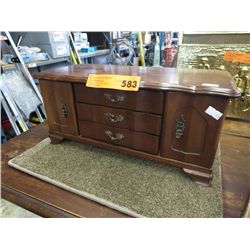 Wood jewelry box