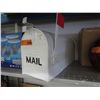 Image 1 : US road side letter box.