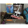 Image 1 : Small tool box & carpet laying tools