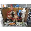 Image 1 : Box of decorative items