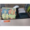 Image 1 : Box of pet supplies