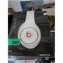 Isolation head phones-white