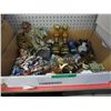 Image 1 : Box of assorted decorative items