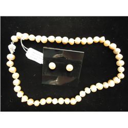 FRESHWATER PEARL NECKLACE AND  EARRING SET