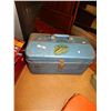 Image 2 : VINTAGE TACKLE BOX FULL OF TACKLE