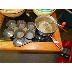 RETRO POTATOE RICER & 2 RETRO BAKING MUFFIN TRAYS