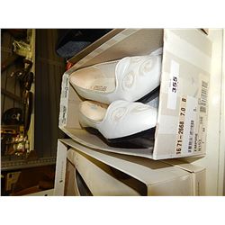 LADIES SHOES - SIZE - 8